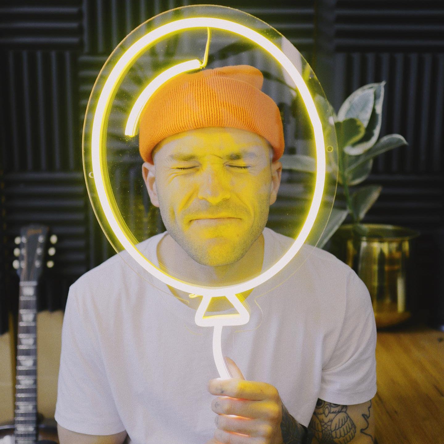 A yellow balloon shaped neon sign made by neon lanes brizzy